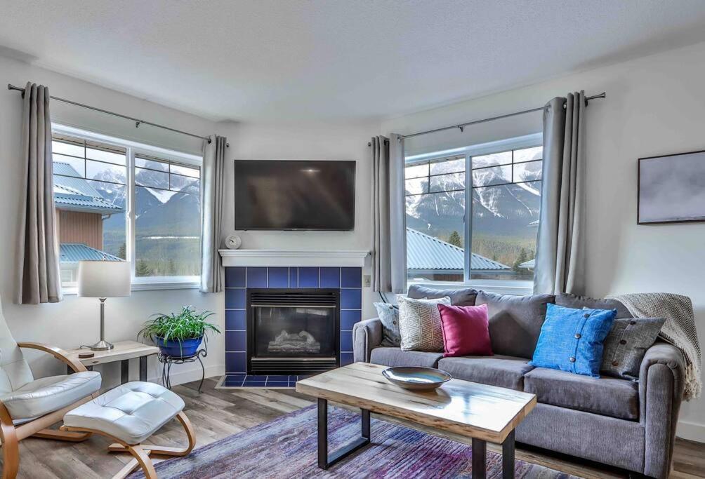 Apartament Big Mountain Views - Bright 2-Story Corner Unit Canmore Zewnętrze zdjęcie