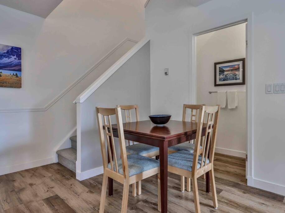 Apartament Big Mountain Views - Bright 2-Story Corner Unit Canmore Zewnętrze zdjęcie