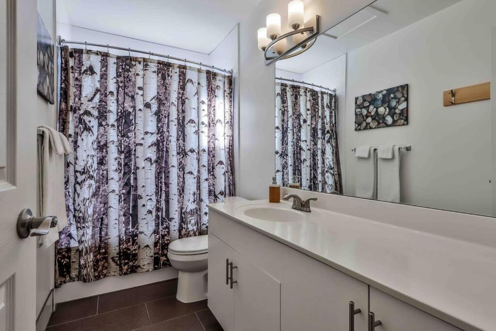 Apartament Big Mountain Views - Bright 2-Story Corner Unit Canmore Zewnętrze zdjęcie