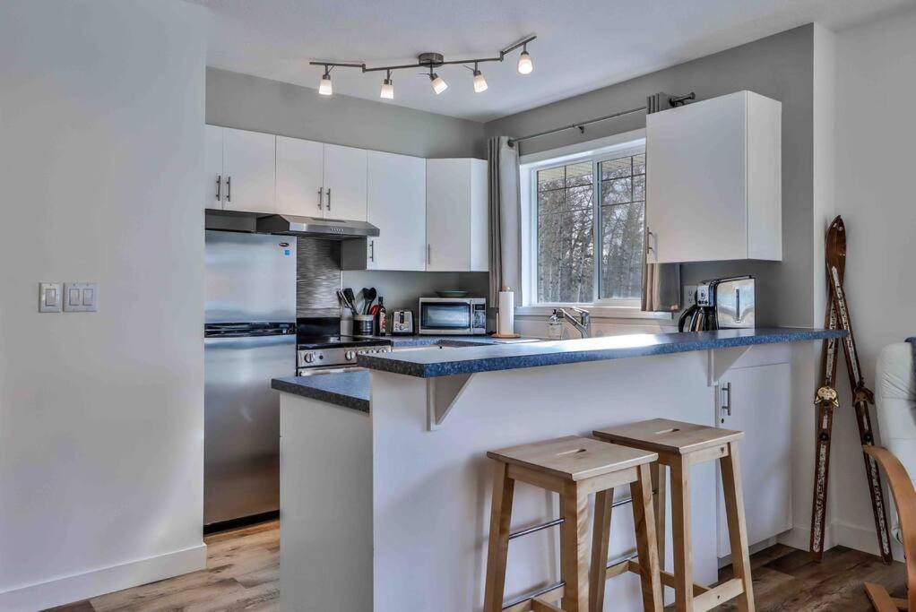 Apartament Big Mountain Views - Bright 2-Story Corner Unit Canmore Zewnętrze zdjęcie